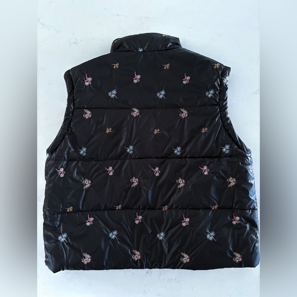 NWOT FDJ flower embroidered puffer vest. Size large - Picture 8 of 8